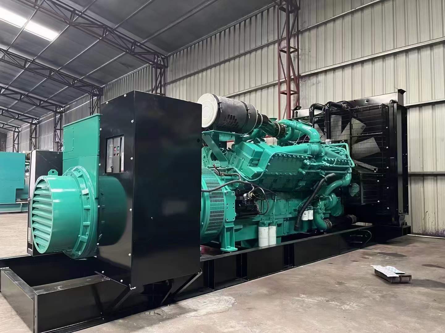 梅里斯达斡尔族如何降低 800kW 柴油发电机输出电流的波动？
