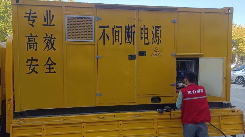 梅里斯达斡尔族柴油发电机组和UPS电源配合使用时，如何避免切换过程中的电力中断？